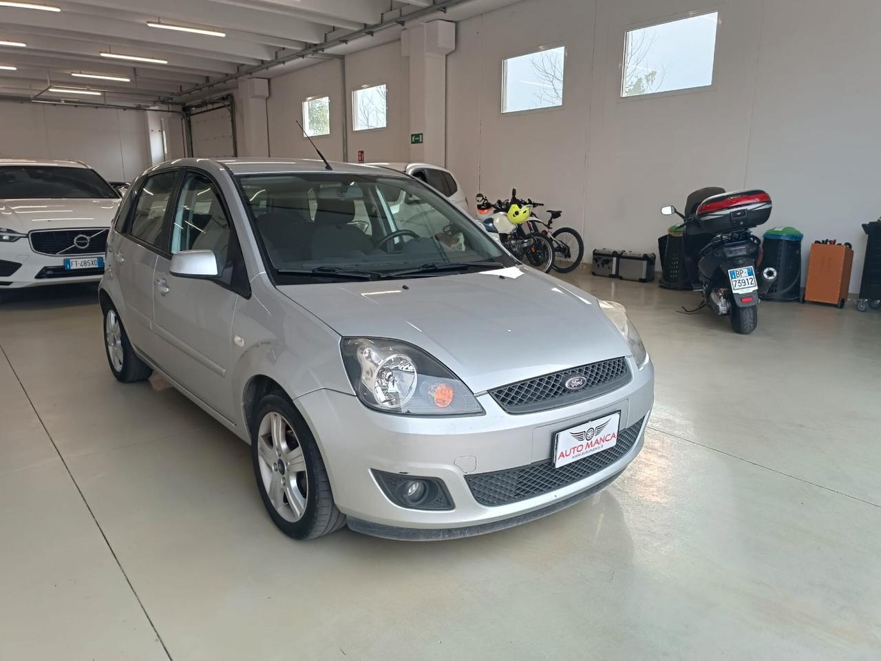 Ford Fiesta 1.2 16V 5p. Ghia