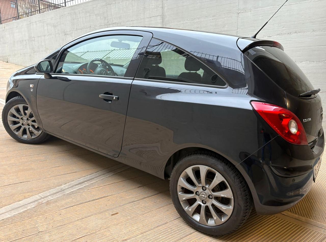 Opel Corsa 1.2 3 porte Club