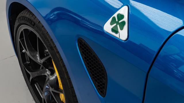 ALFA ROMEO Giulia V6 Bi-Turbo Quadrifoglio AKRAPOVIC CARBOCERAMICI