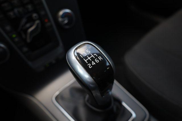VOLVO V40 D2 2.0d UniPropietario Tagliandata per NEOPATENTAT