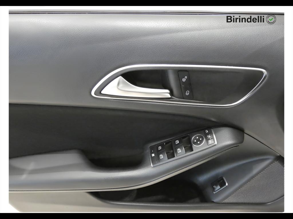 Mercedes-Benz GLA (X156) - GLA 200 d Automatic Business