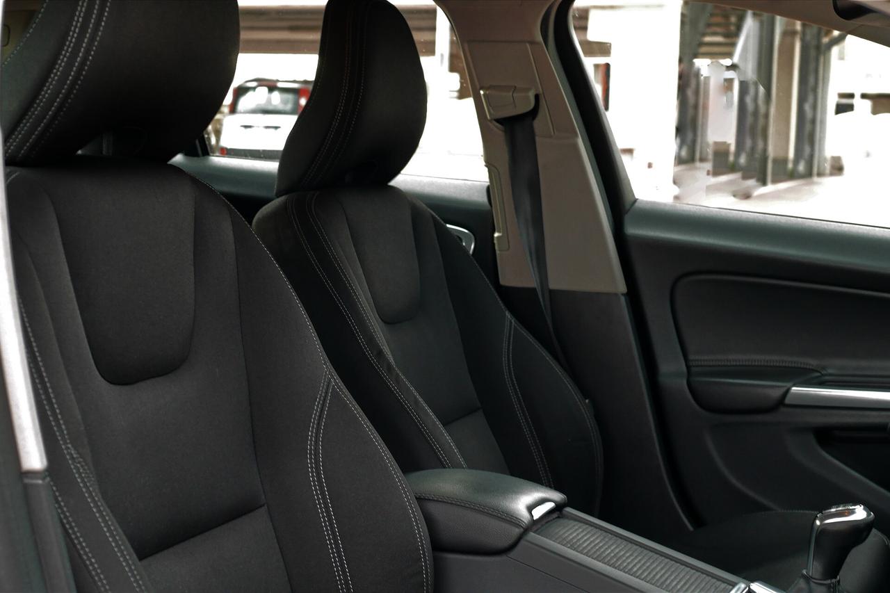 Volvo V60 D2 R-design