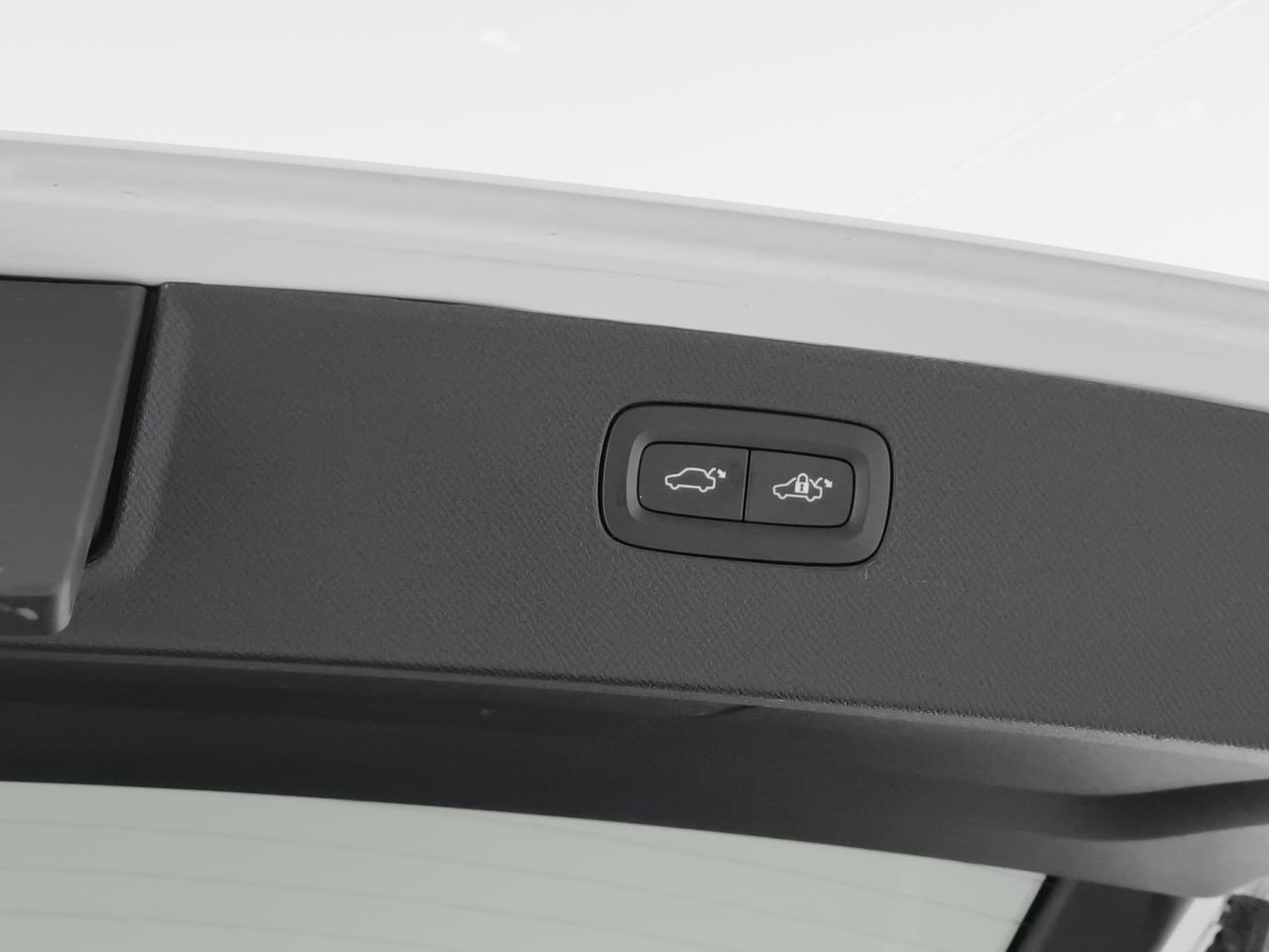 Volvo XC90 2.0 b5 Momentum Pro awd