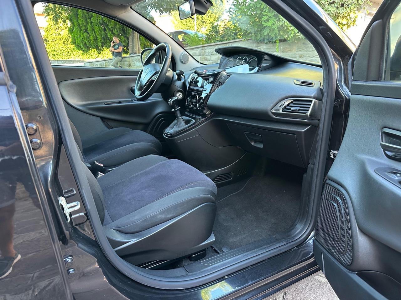 Lancia Ypsilon 1.2 69 CV 5 porte S&S Gold NEOPATENTATI