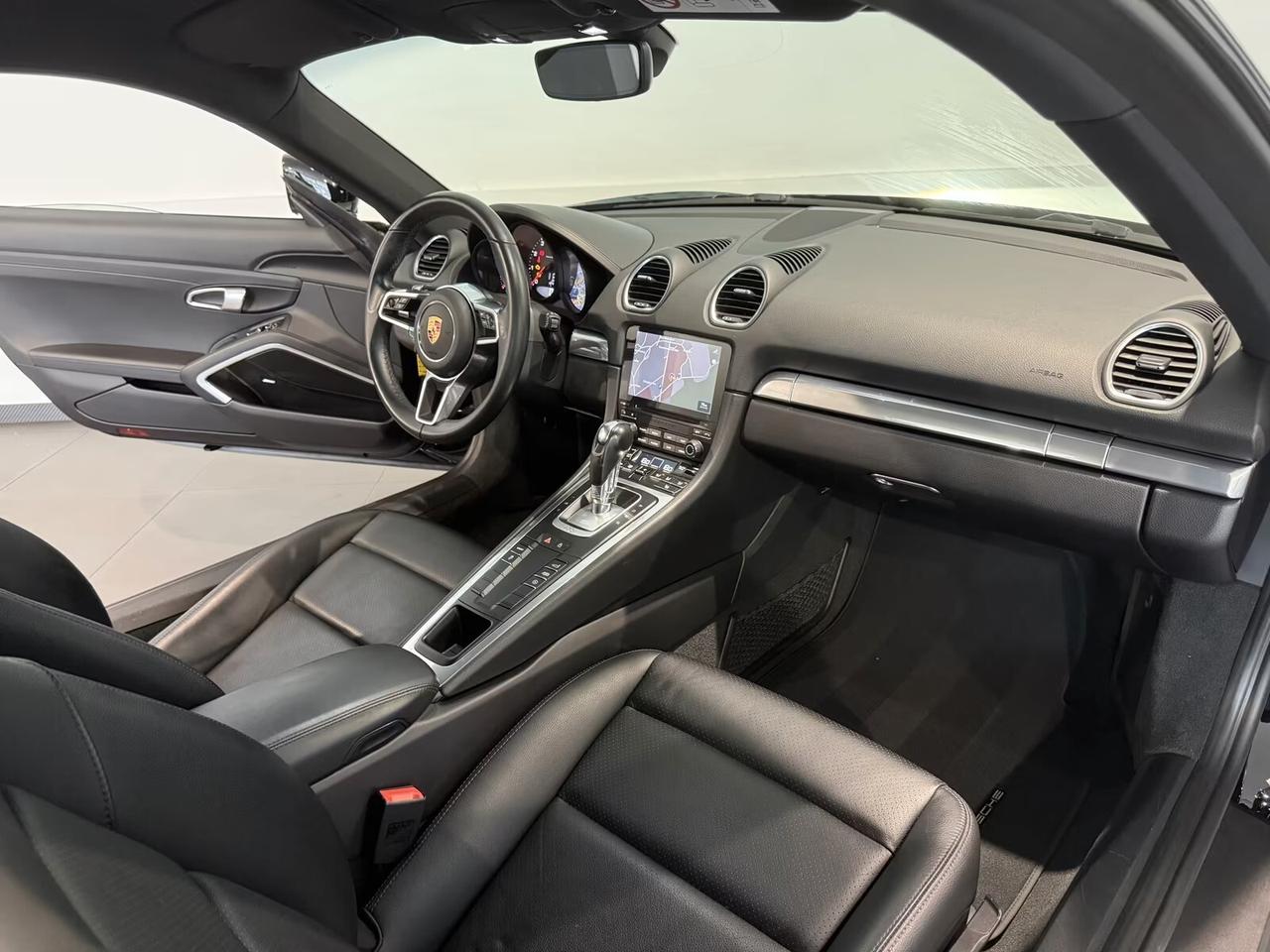 Porsche Cayman 718 *Sistema di scarico sportivo Bose