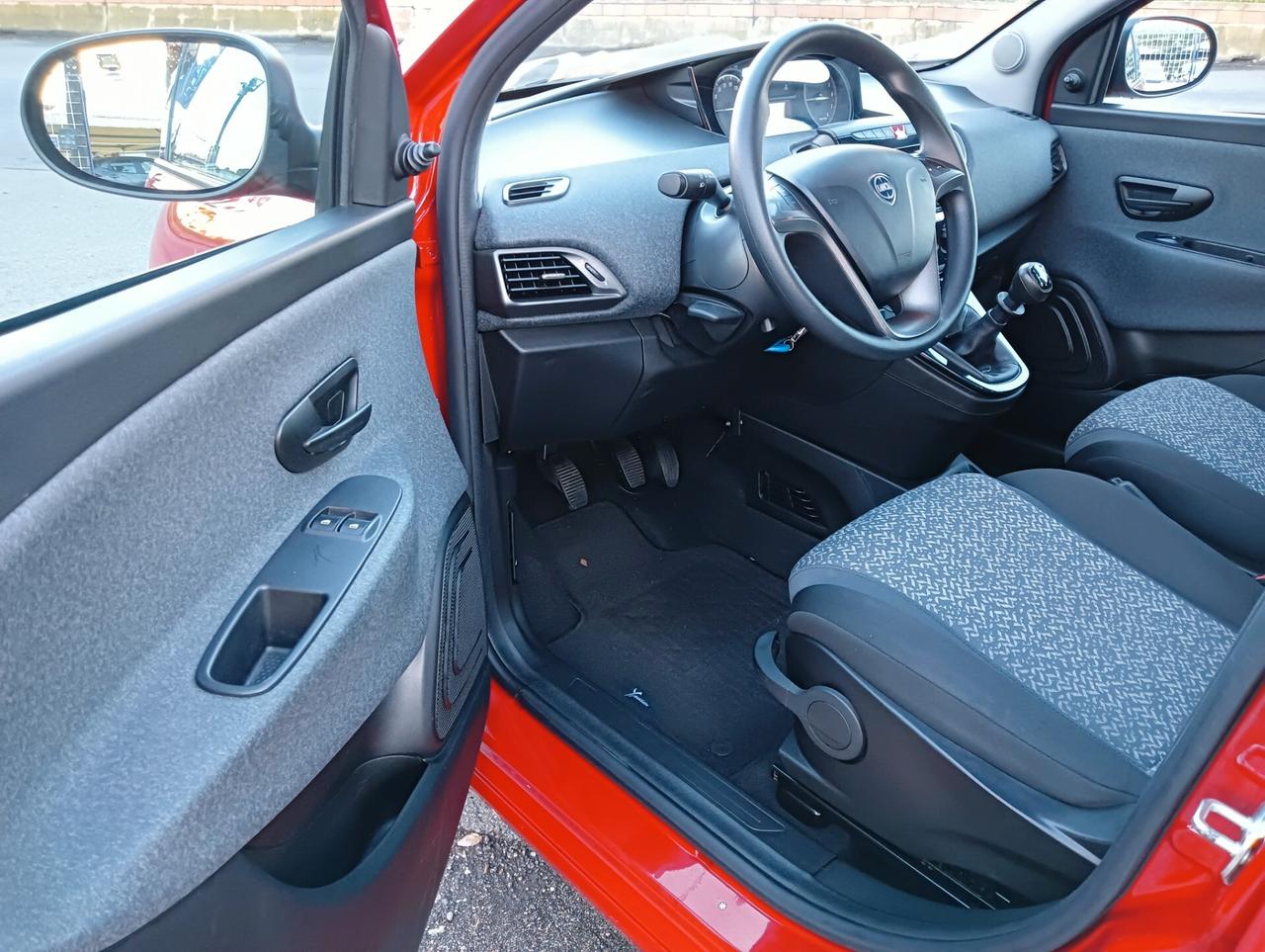 Lancia Ypsilon 1.2 69 CV Unico Prop.