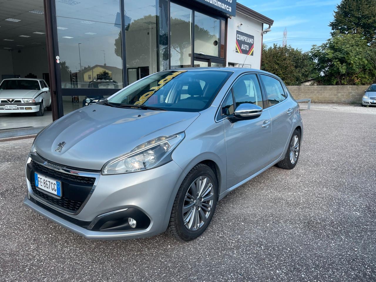 Peugeot 208 PureTech 82 5 porte Allure X NEOPATENTATI