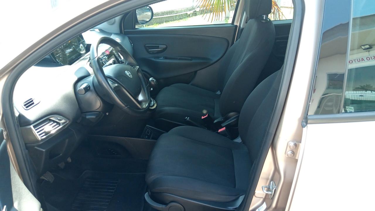 Lancia Ypsilon 1.2 69 CV 5 porte Gold