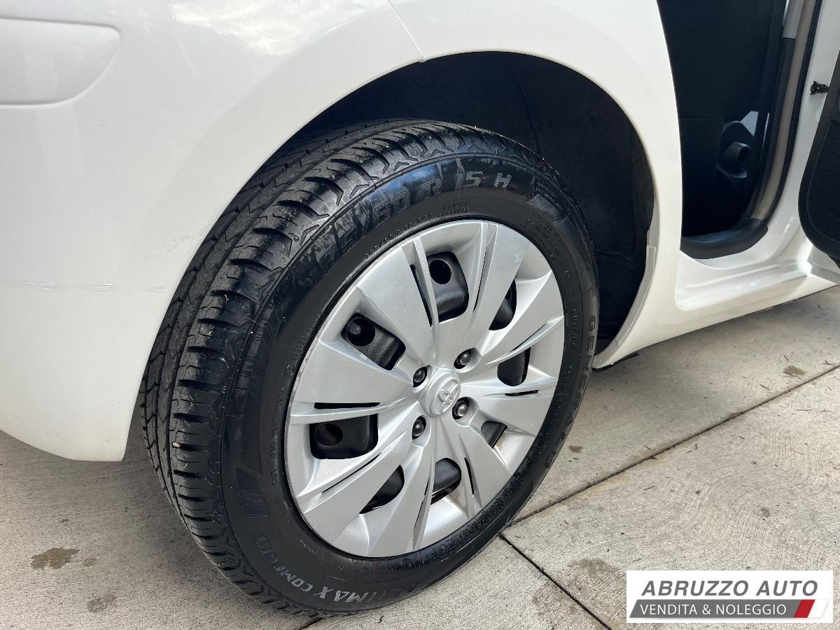 TOYOTA Yaris 1.0 5 porte Active