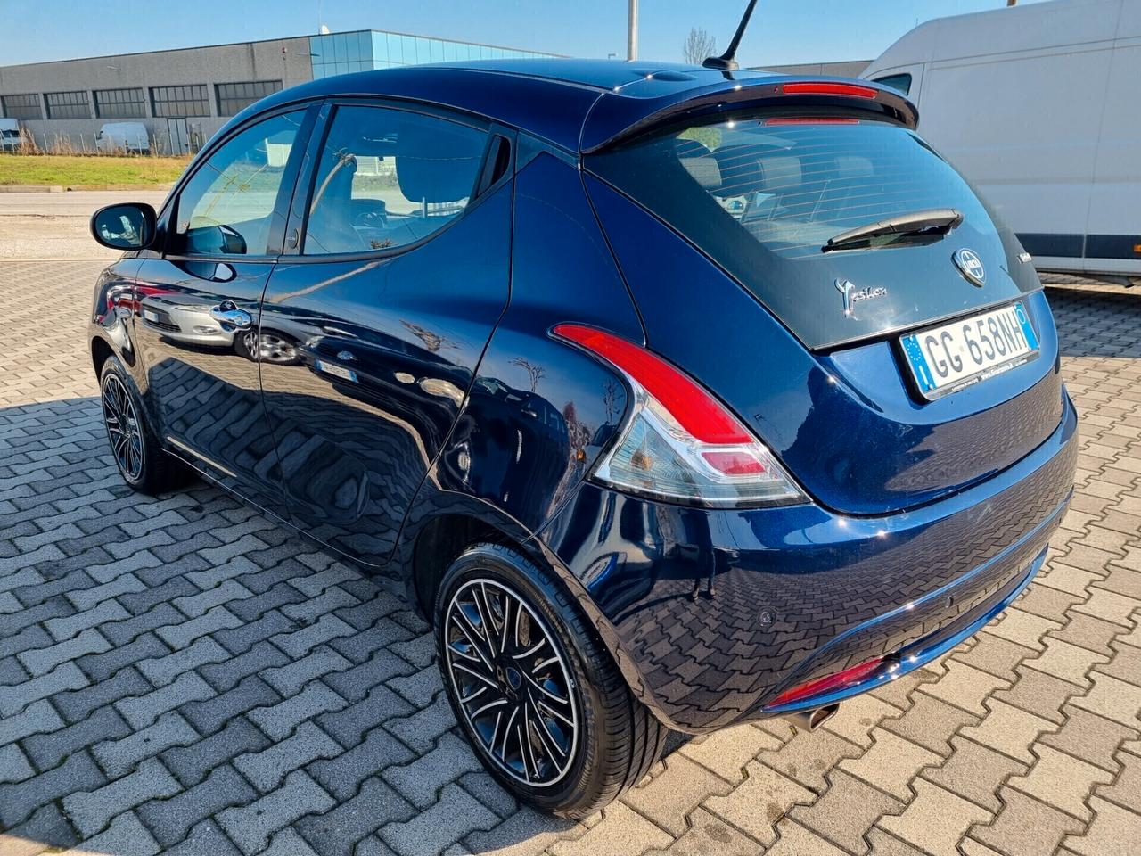 Lancia Ypsilon 1.0 5 porte Hybrid Gold oK neopatentati