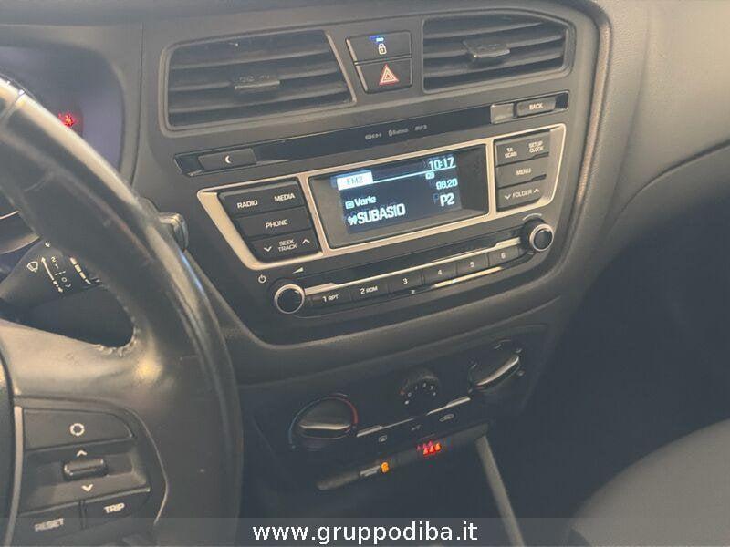 Hyundai i20 2015 Benzina 5p 1.2 Blackline 84cv