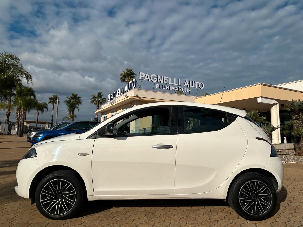 Lancia Ypsilon 1.0 S&S Hybryd Gold RadioTouch 7 pollici car play,