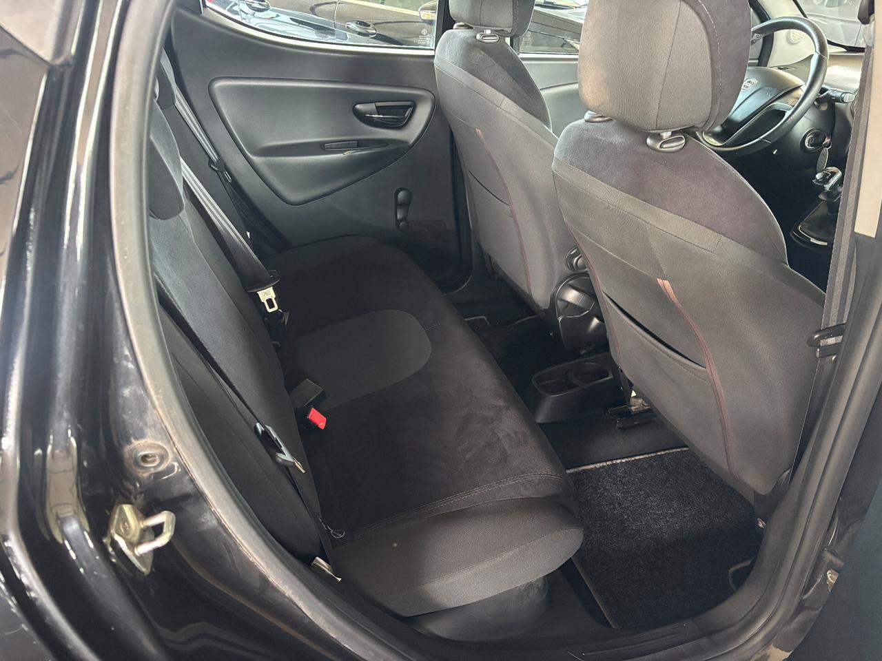 Lancia Ypsilon 1.2 69CV 5 porte S&S Platinum NEOPATENTATO