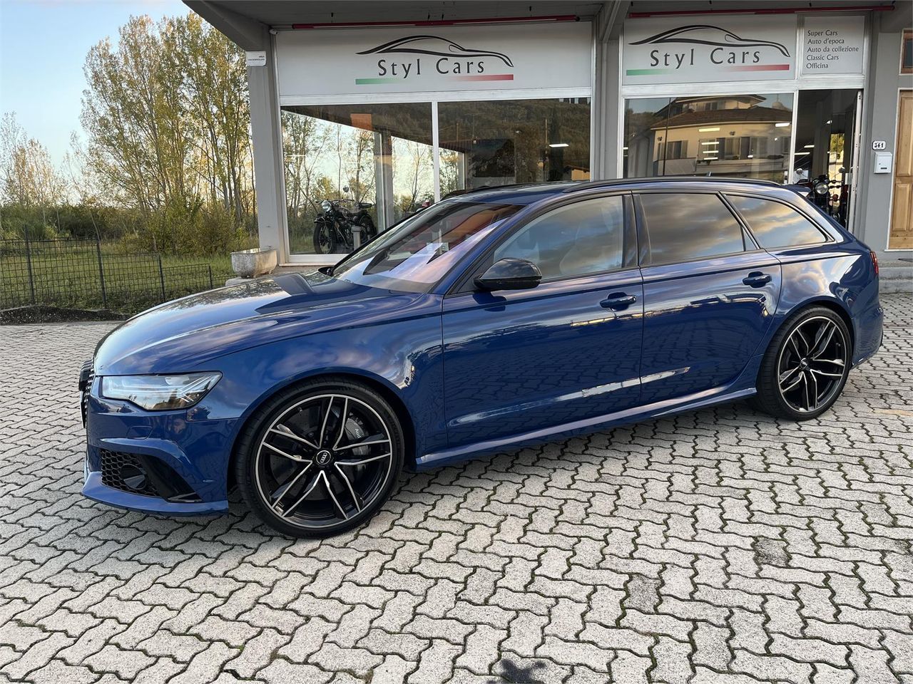 AUDI A6 RS 6 Avant quattro performance