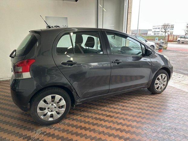 TOYOTA Yaris 2 serie Yaris 1.0 5 porte Now GPL