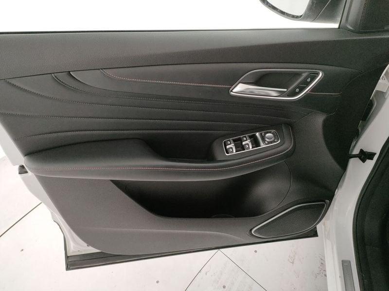 MG EHS Plug-in Hybrid Exclusive