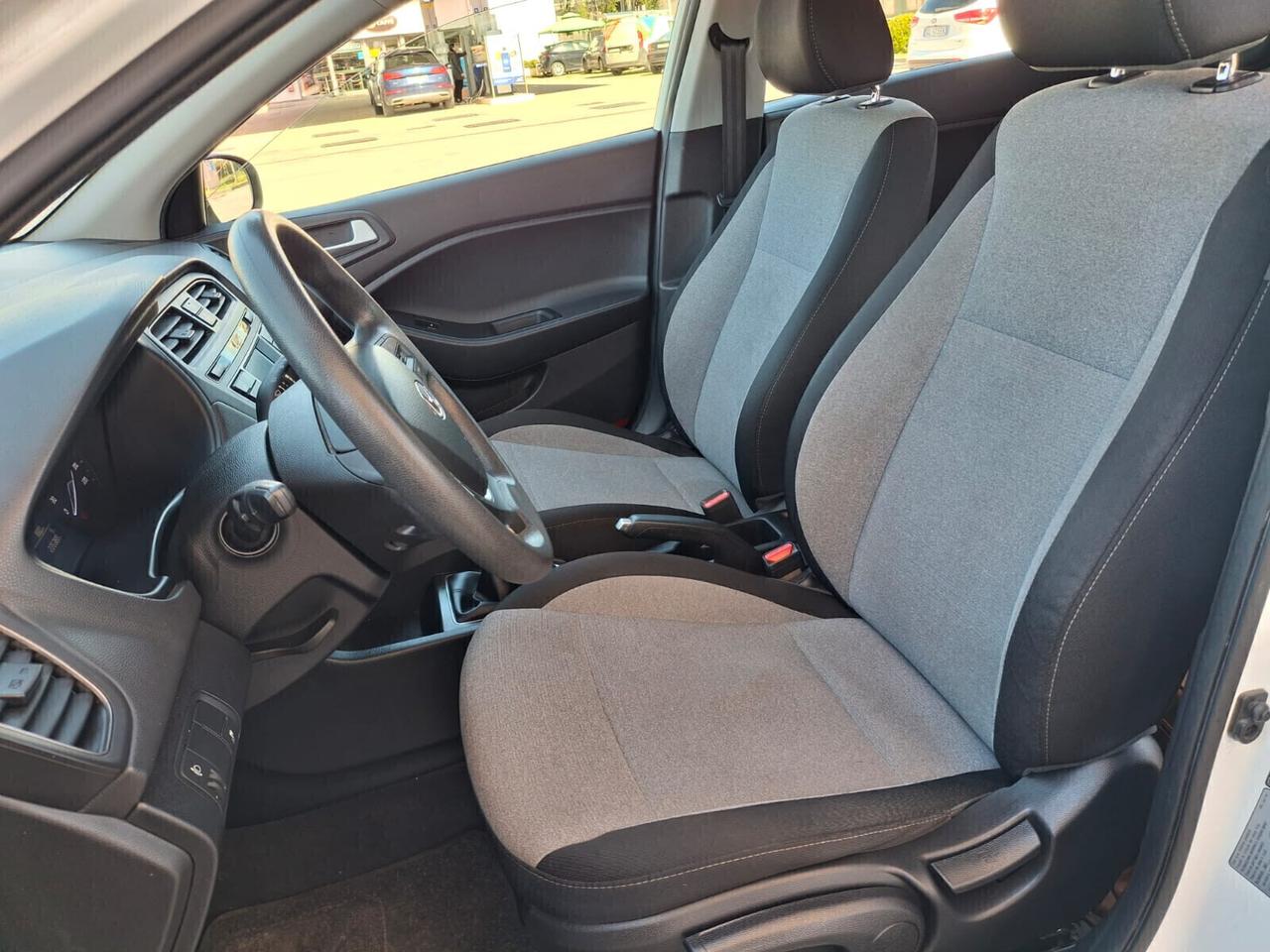 Hyundai i20 1.1 CRDi-*DIESEL EURO 6*NEOPATENTATI*