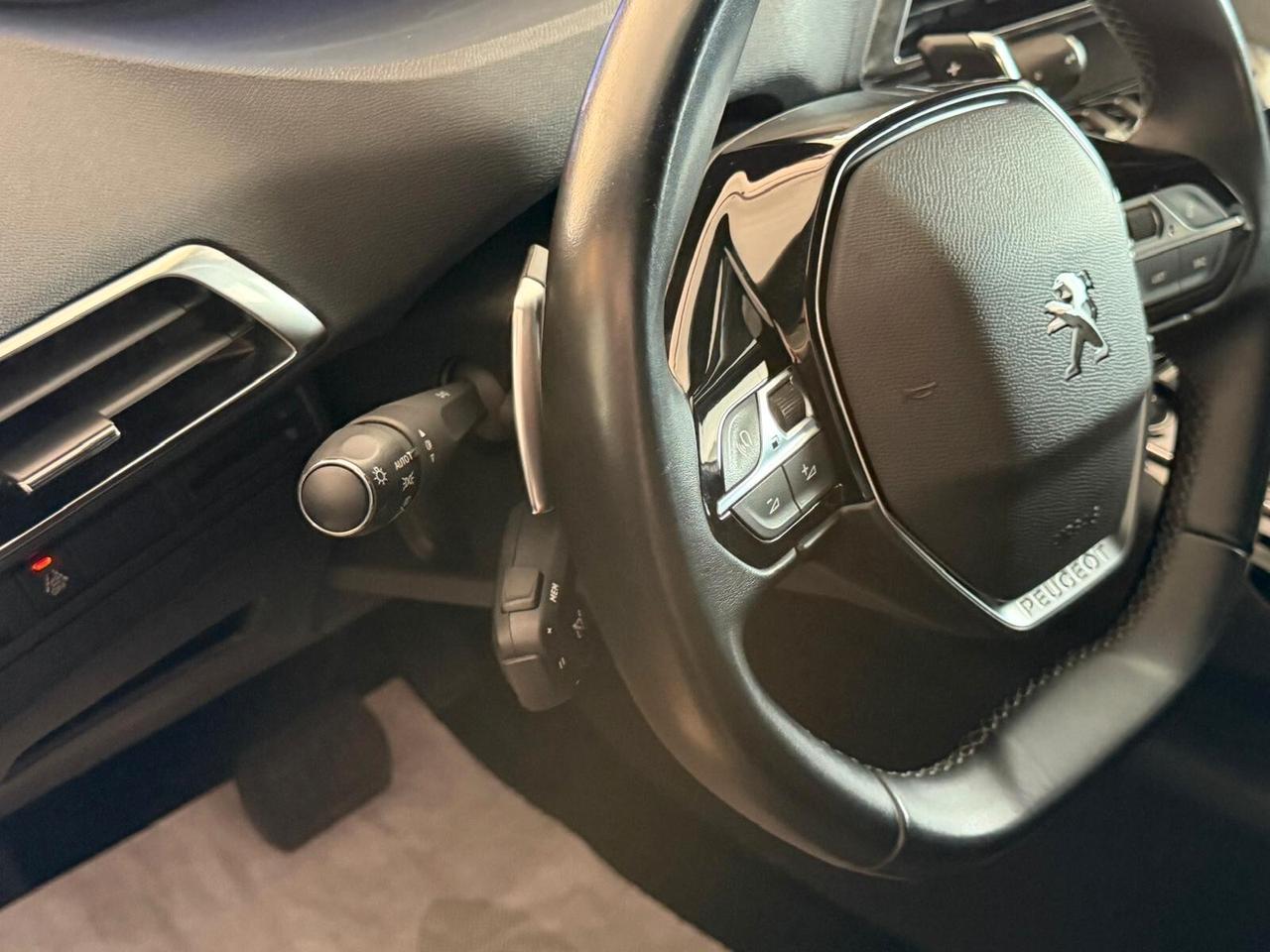 Peugeot 3008 1.5 BLUEHDI 130 cv. Eat8 ALLURE (Nav)