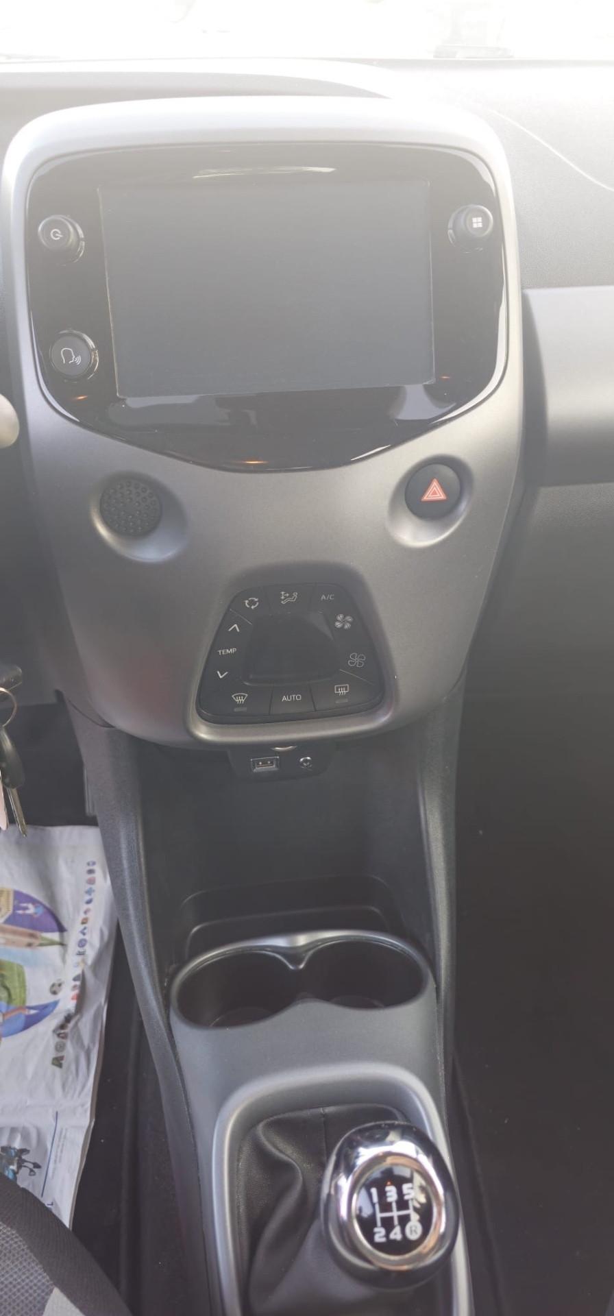 Toyota Aygo Connect 1.0 VVT-i 72 CV 5 porte x-clusiv