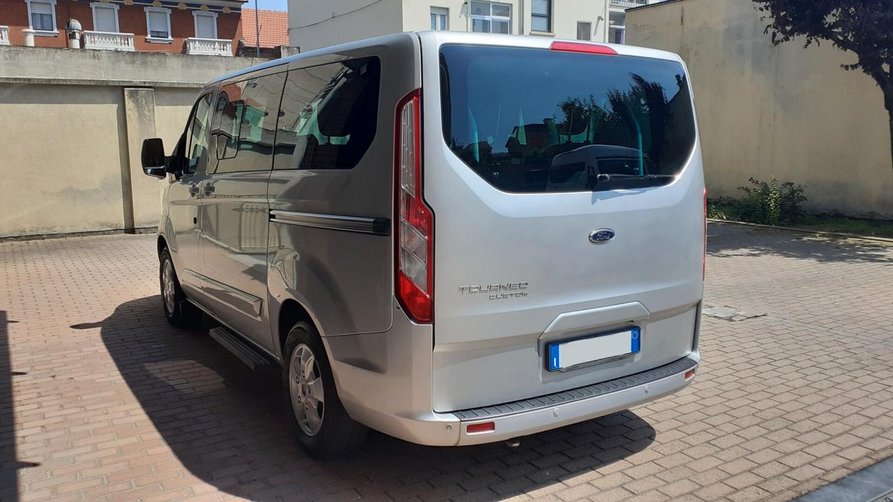 Ford Tourneo Custom Ford Tourneo Connect trasporto disabili pedana