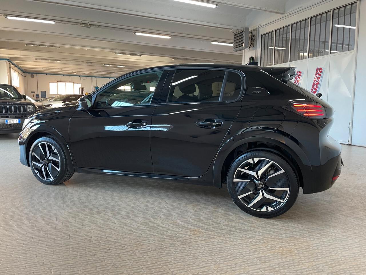 Peugeot 208 Hybrid 136 e-DCS6 GT 2025 NERO PERLA