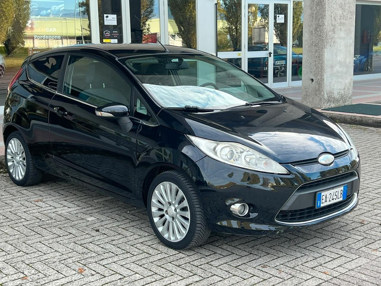 Ford Fiesta 1.6 TDCi 90CV 3 porte DPF Titanium