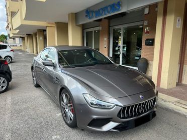 MASERATI Ghibli V6 430 CV SQ4 Modena