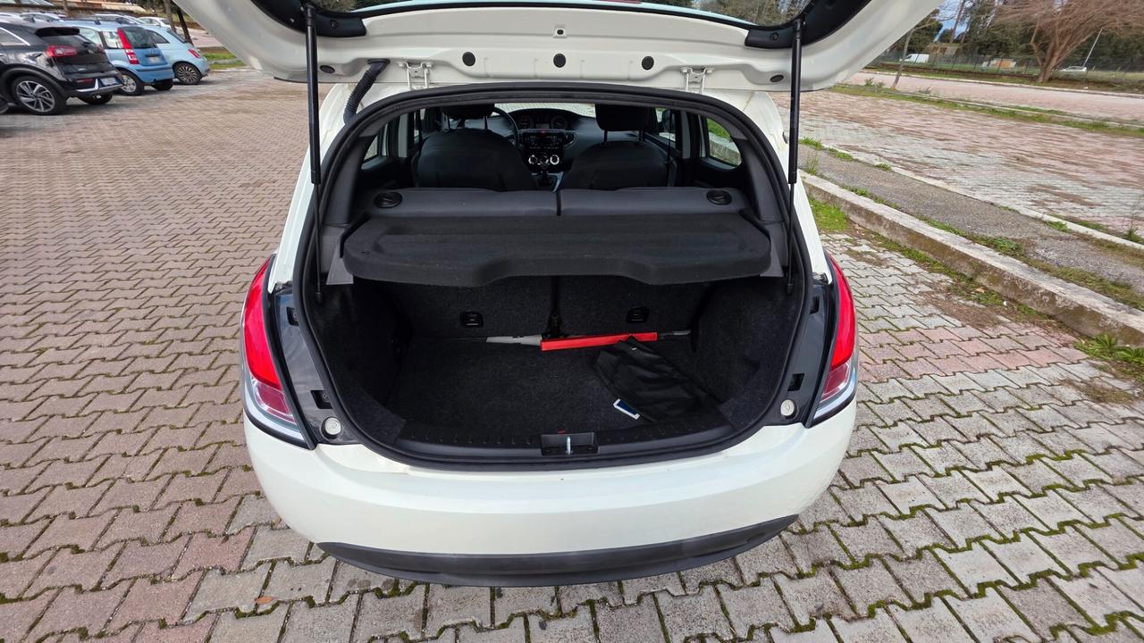 Lancia Ypsilon 1.0 FireFly 5 porte S&S Hybrid Ecochic Silver