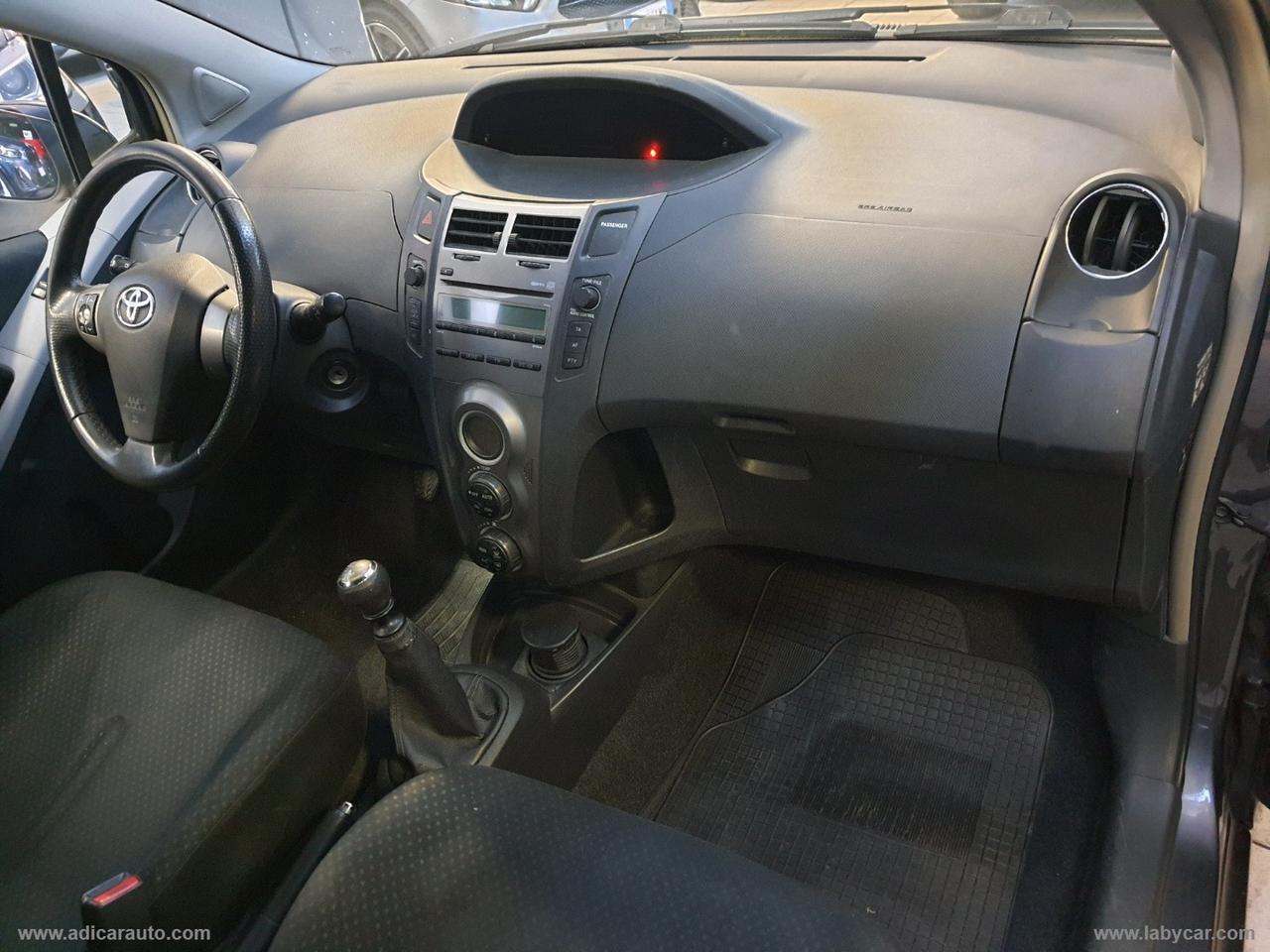 TOYOTA Yaris 1.3 5p. Sol
