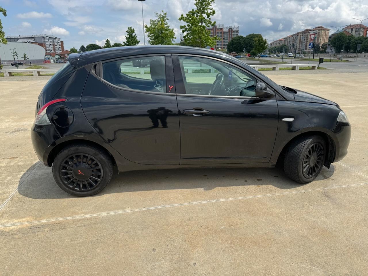 Lancia Ypsilon 1.2 69 CV 5 porte GPL Ecochic Silver