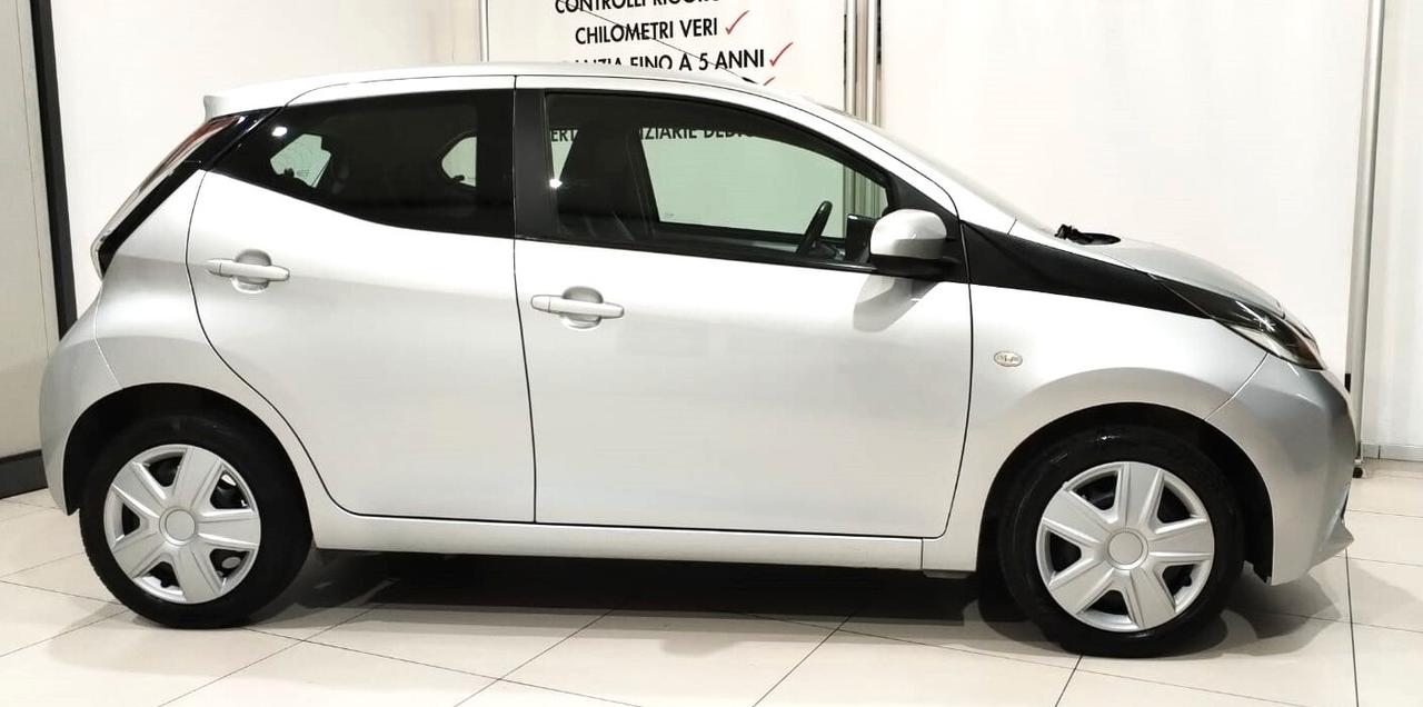 Toyota Aygo 1.0 VVT-i 69 CV 5 porte x-play