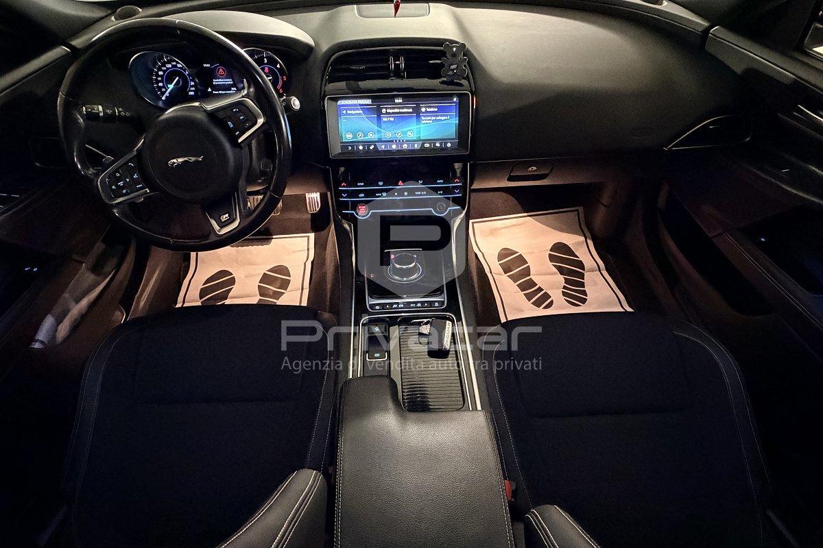 JAGUAR XE 2.0 D 180 CV aut. R-Sport