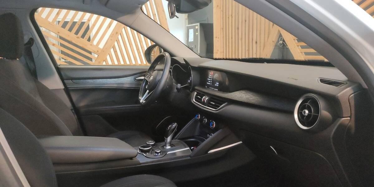 Alfa Romeo Stelvio 2.2 t Business Q4 190cv auto my19
