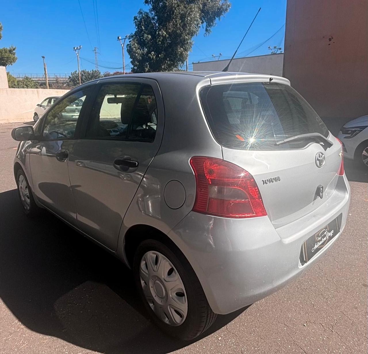 Toyota Yaris 1.0 5 porte