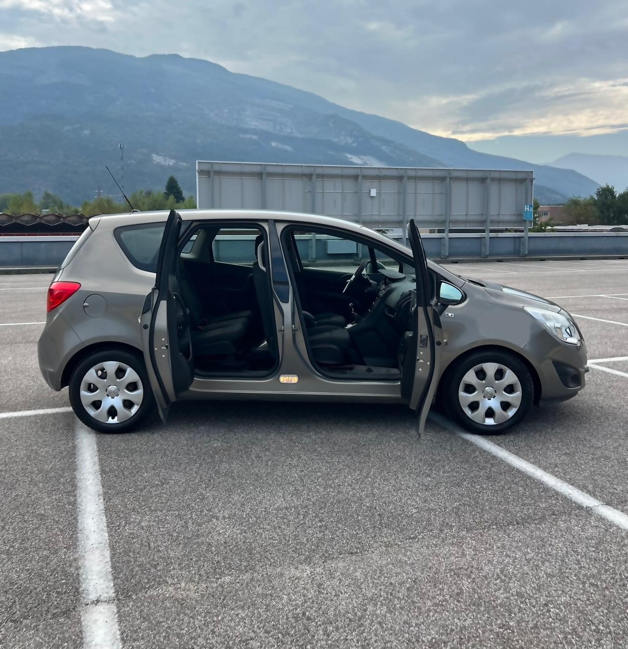 Opel Meriva B-Color Panoramic Neopatentati 2011