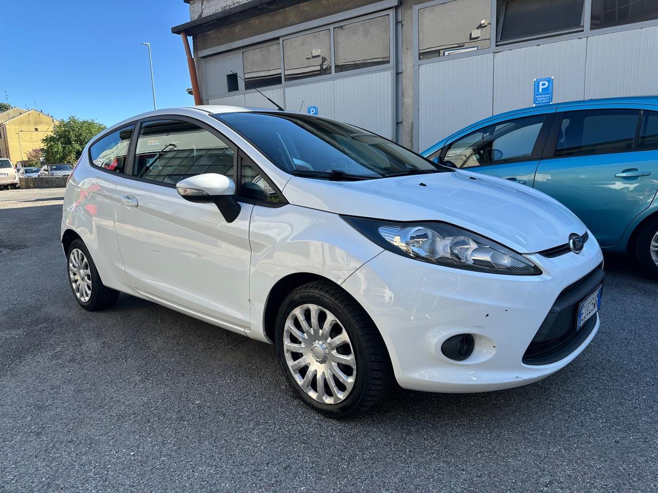 Ford Fiesta 1.2 82CV BENZINA EURO 5 NEOPATENTATI