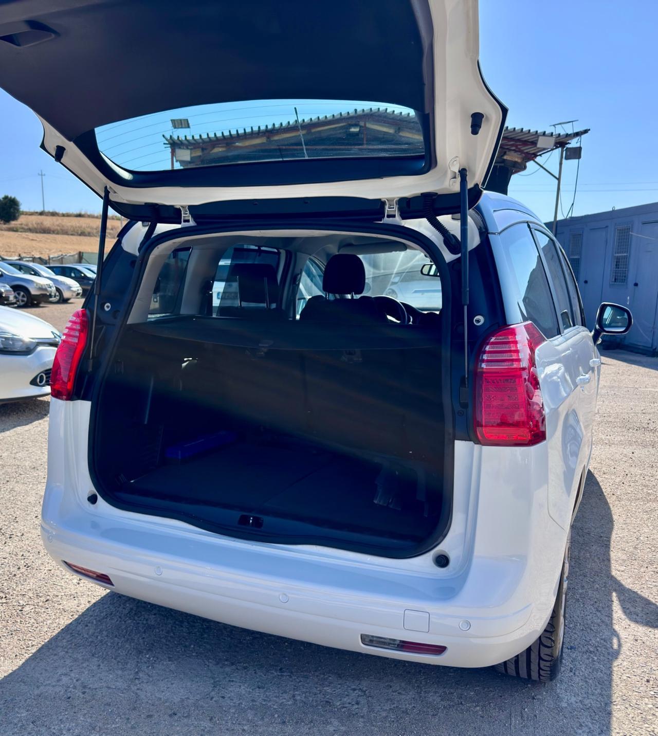 Peugeot 5008 1.6 HDi 115CV Allure