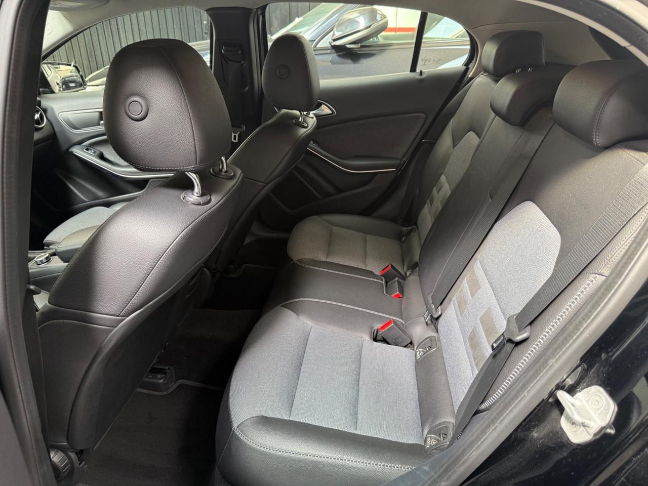 Mercedes-benz GLA 180 180d SPORT
