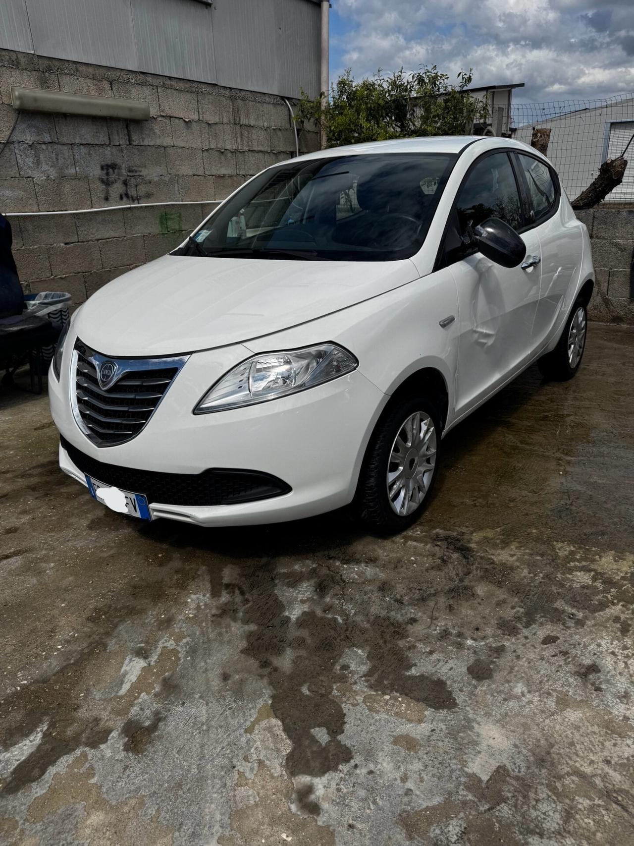 Lancia Ypsilon 0.9 TwinAir 85 CV 5 porte Metano Ecochic Gold