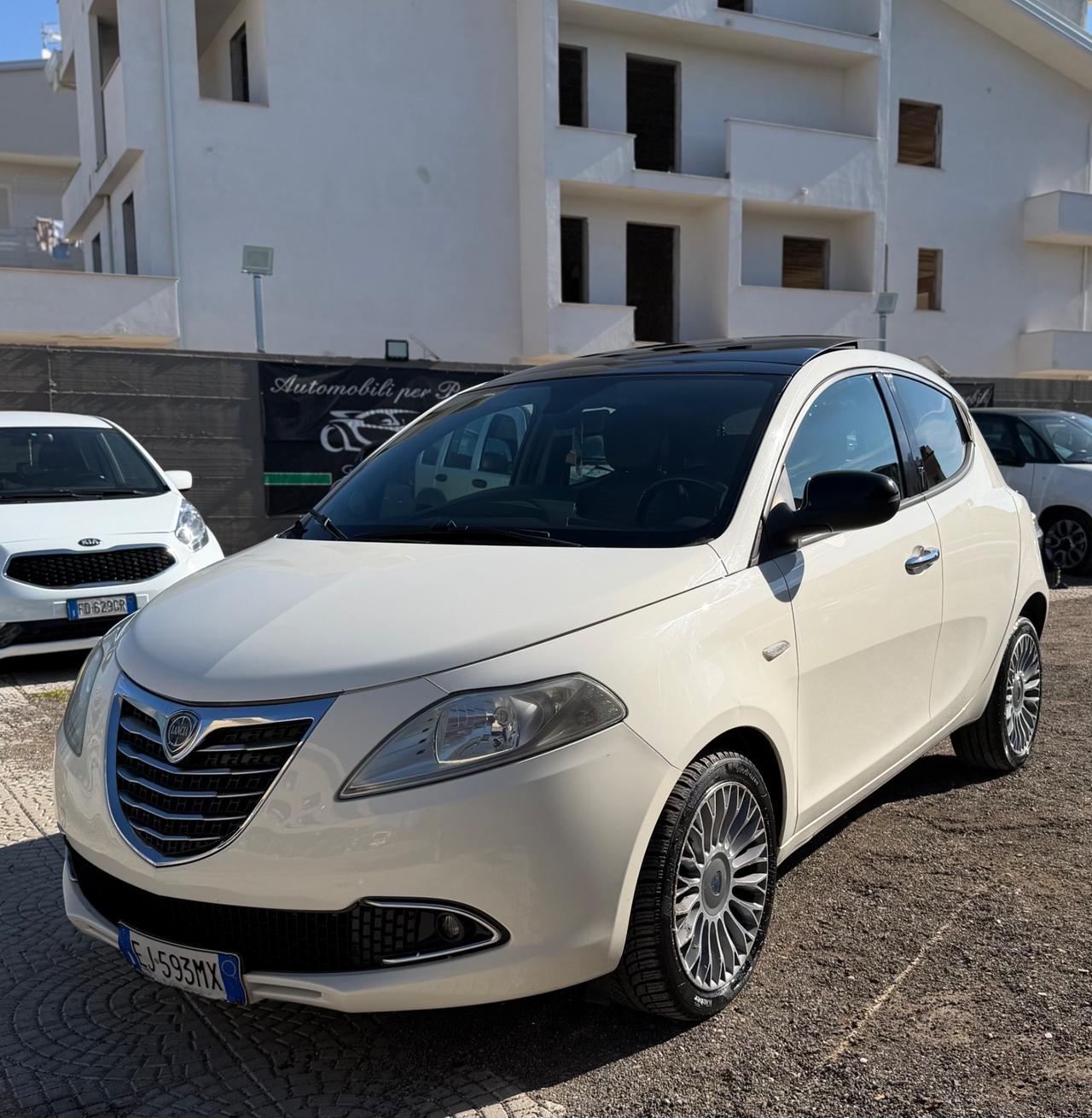 Lancia Ypsilon 1.3 MJT Tetto Apribile 16V 95 CV 5 porte S&S Platinum