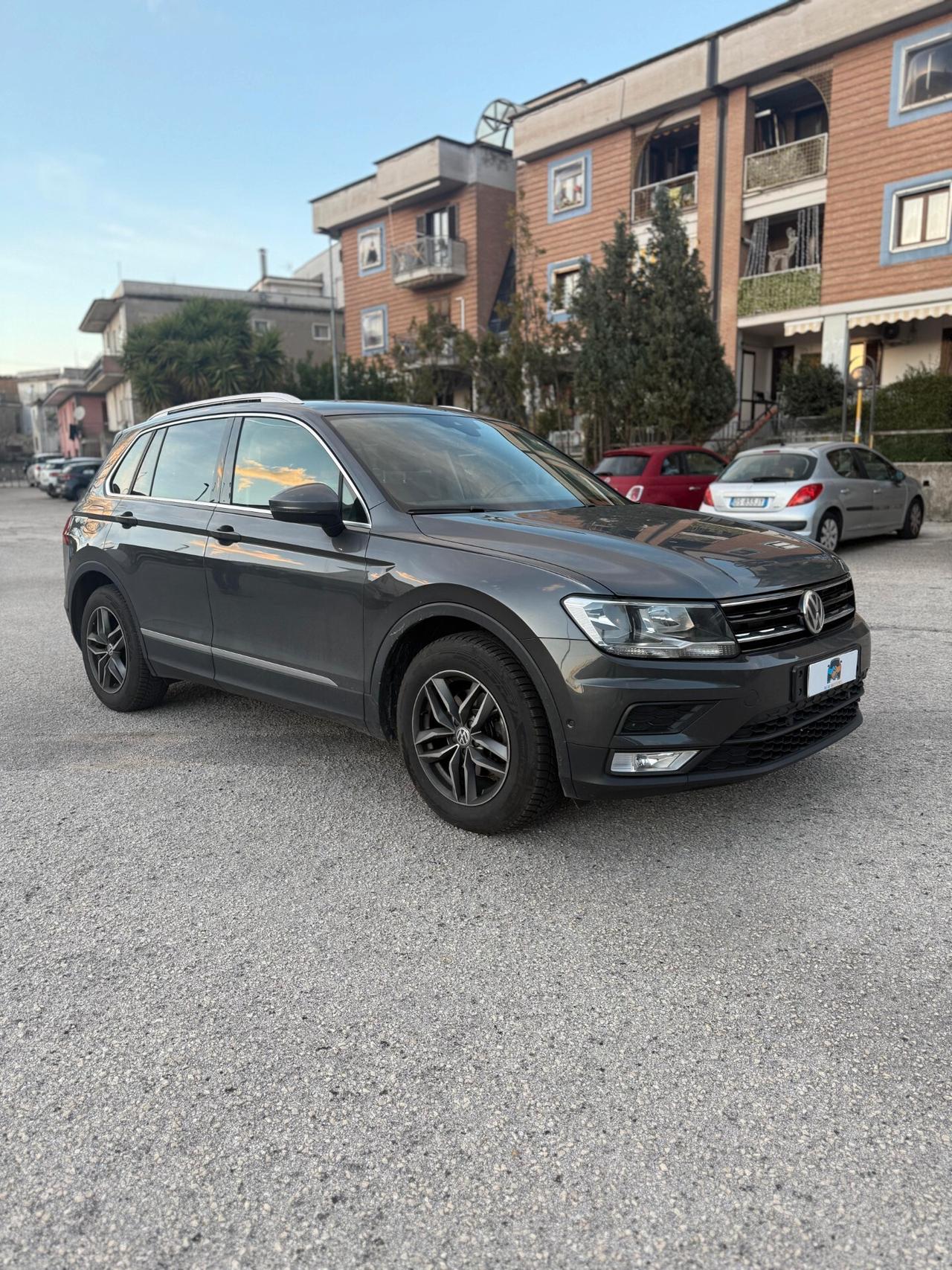 Volkswagen Tiguan 2.0 TDI SCR Business BlueMotion Technology Tetto Panoramico