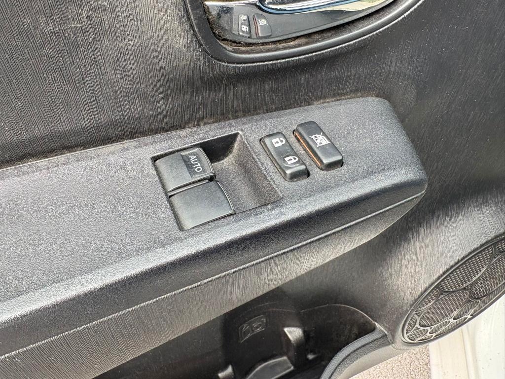 Toyota Yaris 5 Porte 1.0 BENZ 69 CV Lounge ADATTA NEOPATENTATI