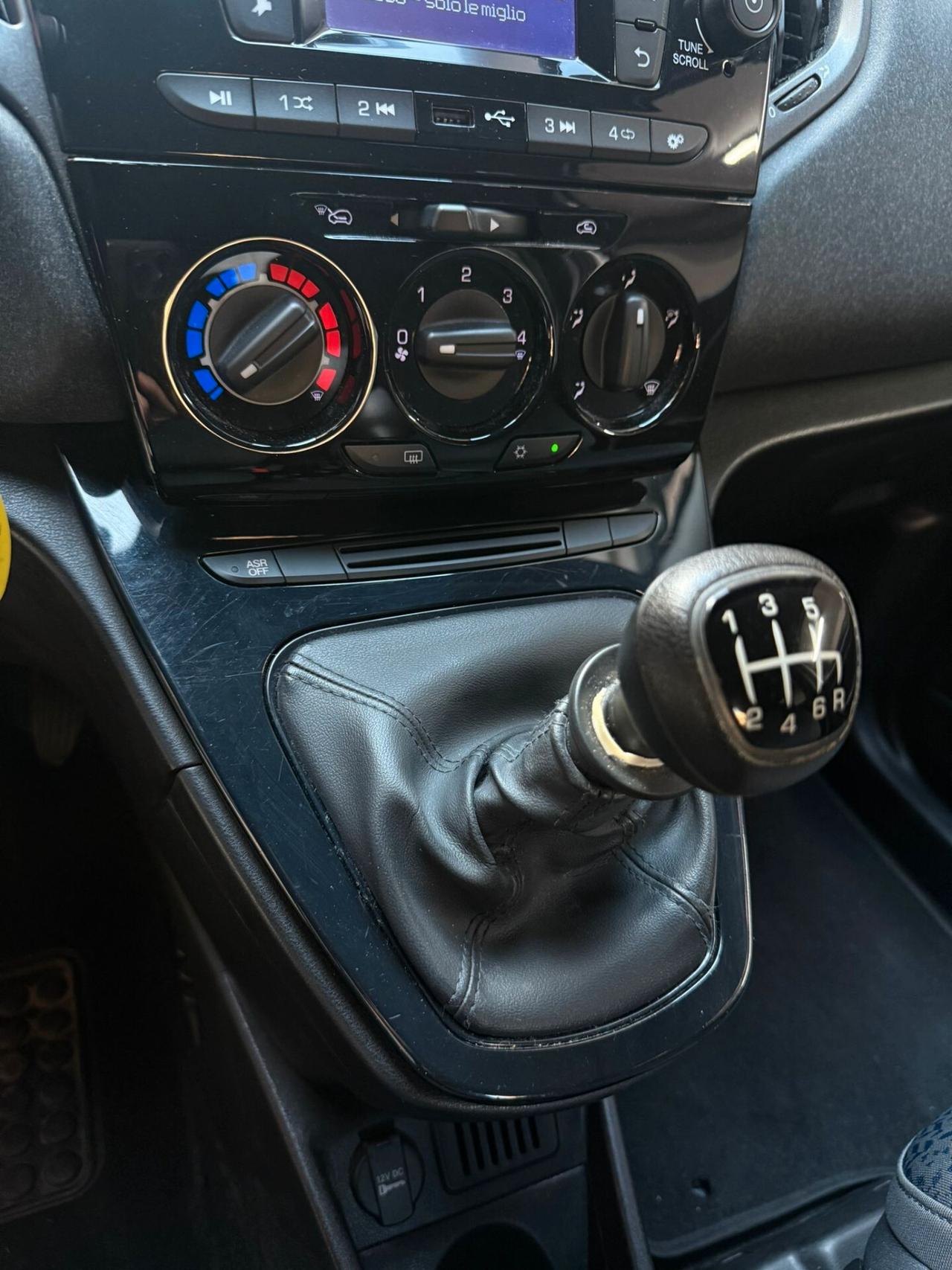 Lancia Ypsilon 1.0 FireFly 5 porte S&S Hybrid Ecochic Silver