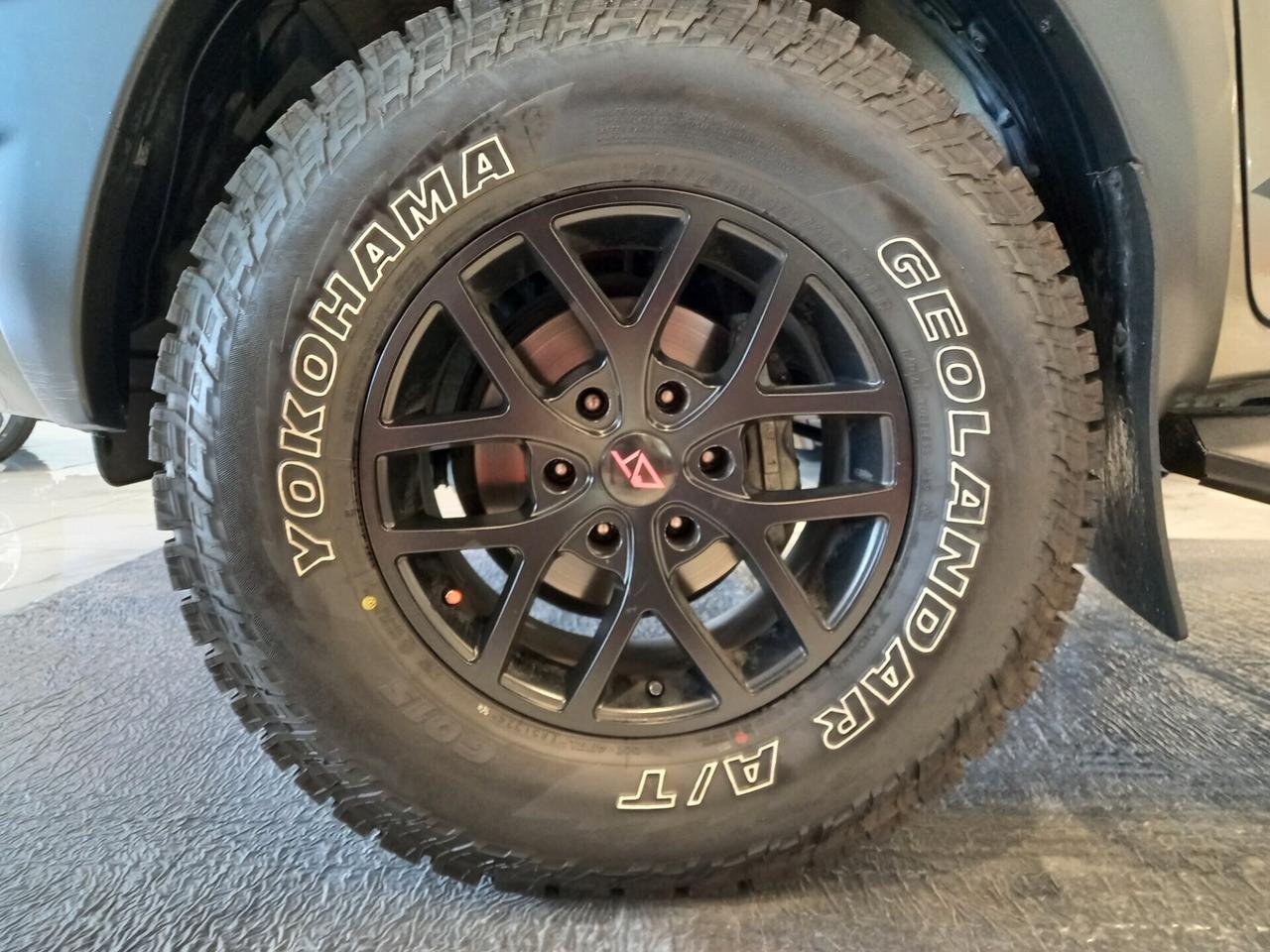 Toyota Hilux 2.8 D A/T 4WD 4 porte Double Cab Invincible