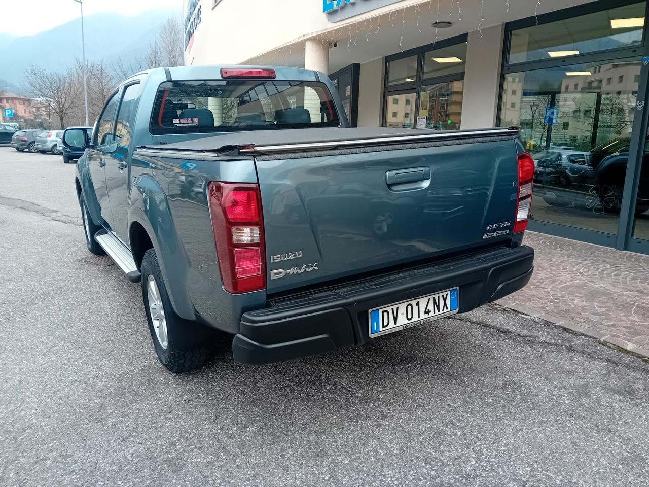 Isuzu D-Max 2.5 Crew Cab Solar 4WD