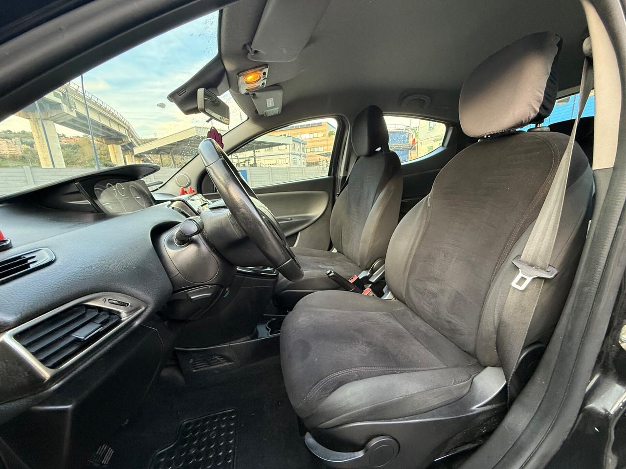 Lancia Ypsilon 1.3 MJT 16V 95 CV 5 porte IDEALE PER NEOPATE