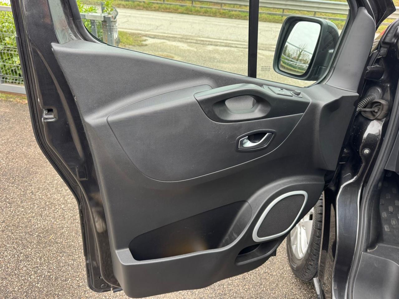 Renault Trafic T27 2.0 dCi 145CV PC-TN Intens Energy