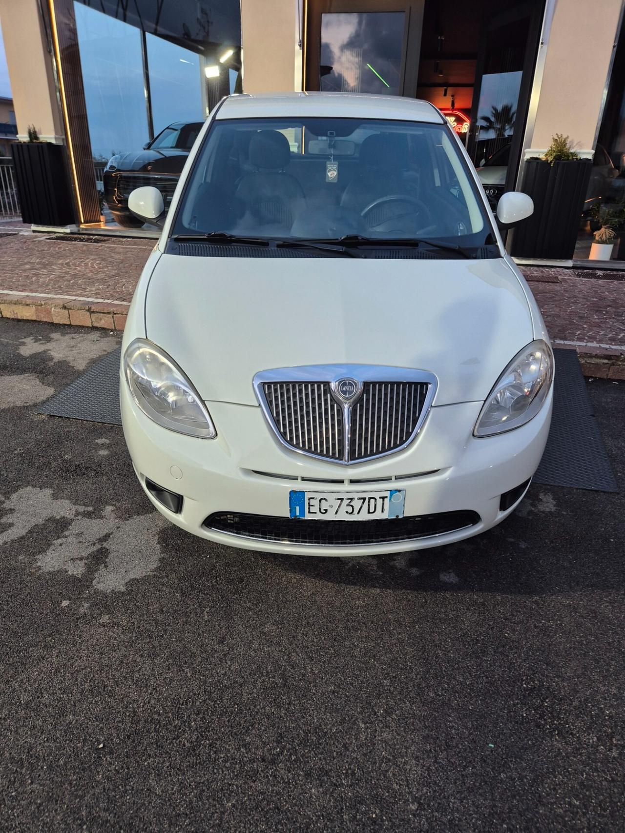 Lancia Ypsilon 1.3 MJT 75 CV DIVA