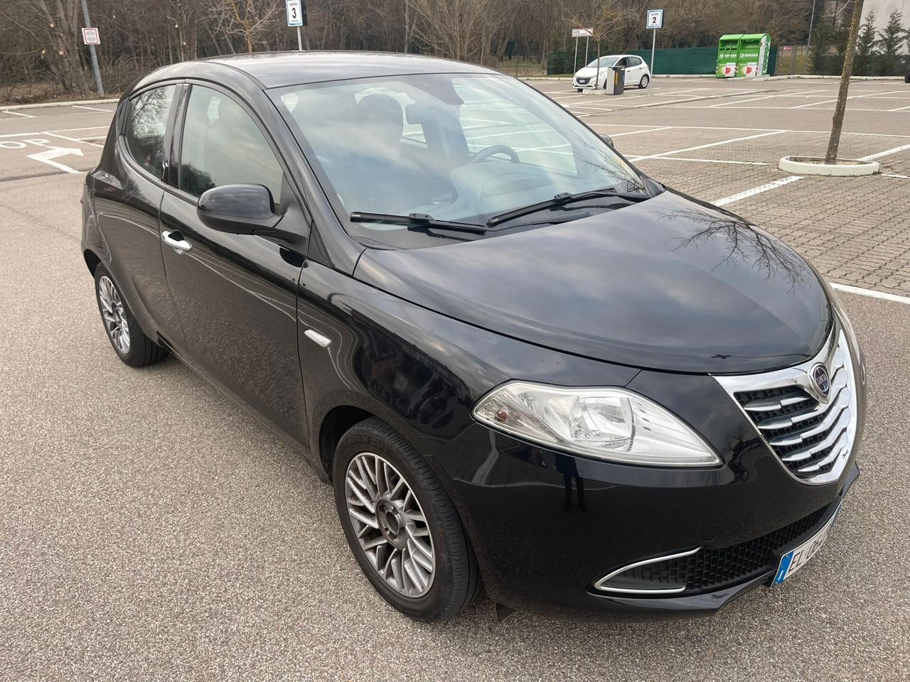 Lancia Ypsilon 1.2 69 CV 5 porte S&S Platinum