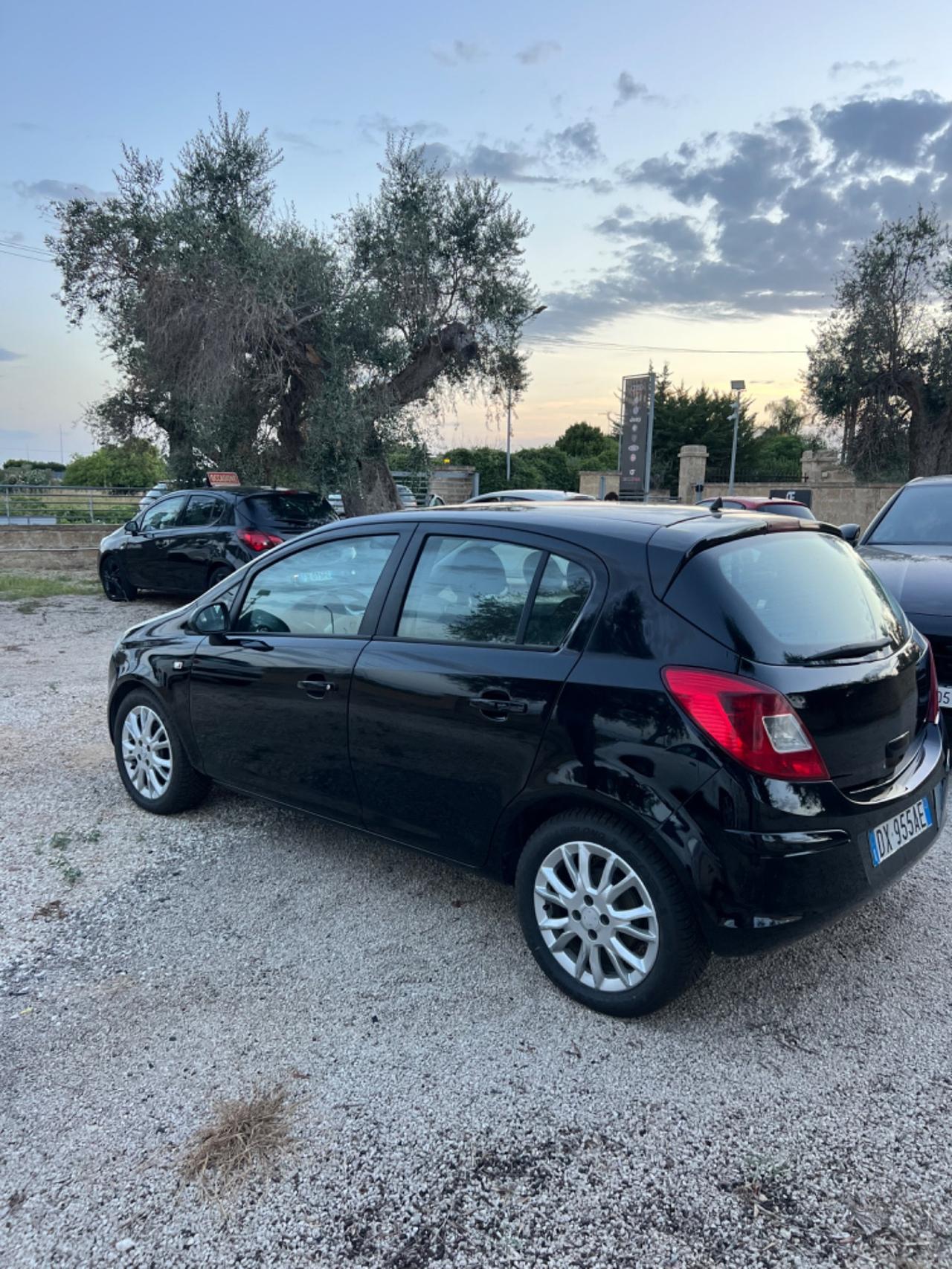 Opel Corsa 1.2 5 porte con soli 130000 km!!